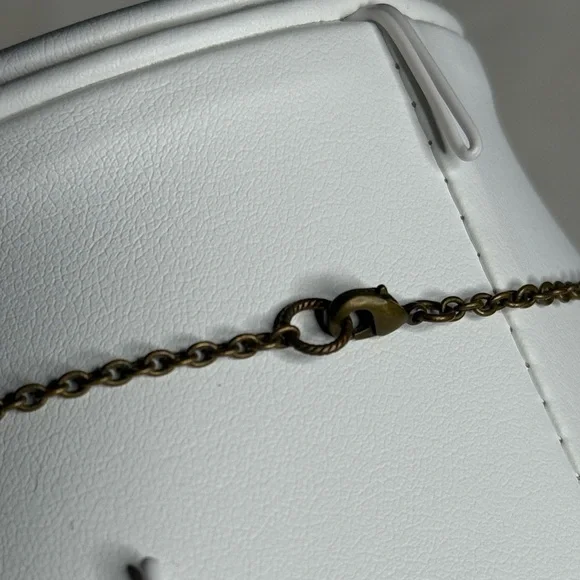 Antique Gold Tone Bee Charm Necklace - Picture 5 of 7